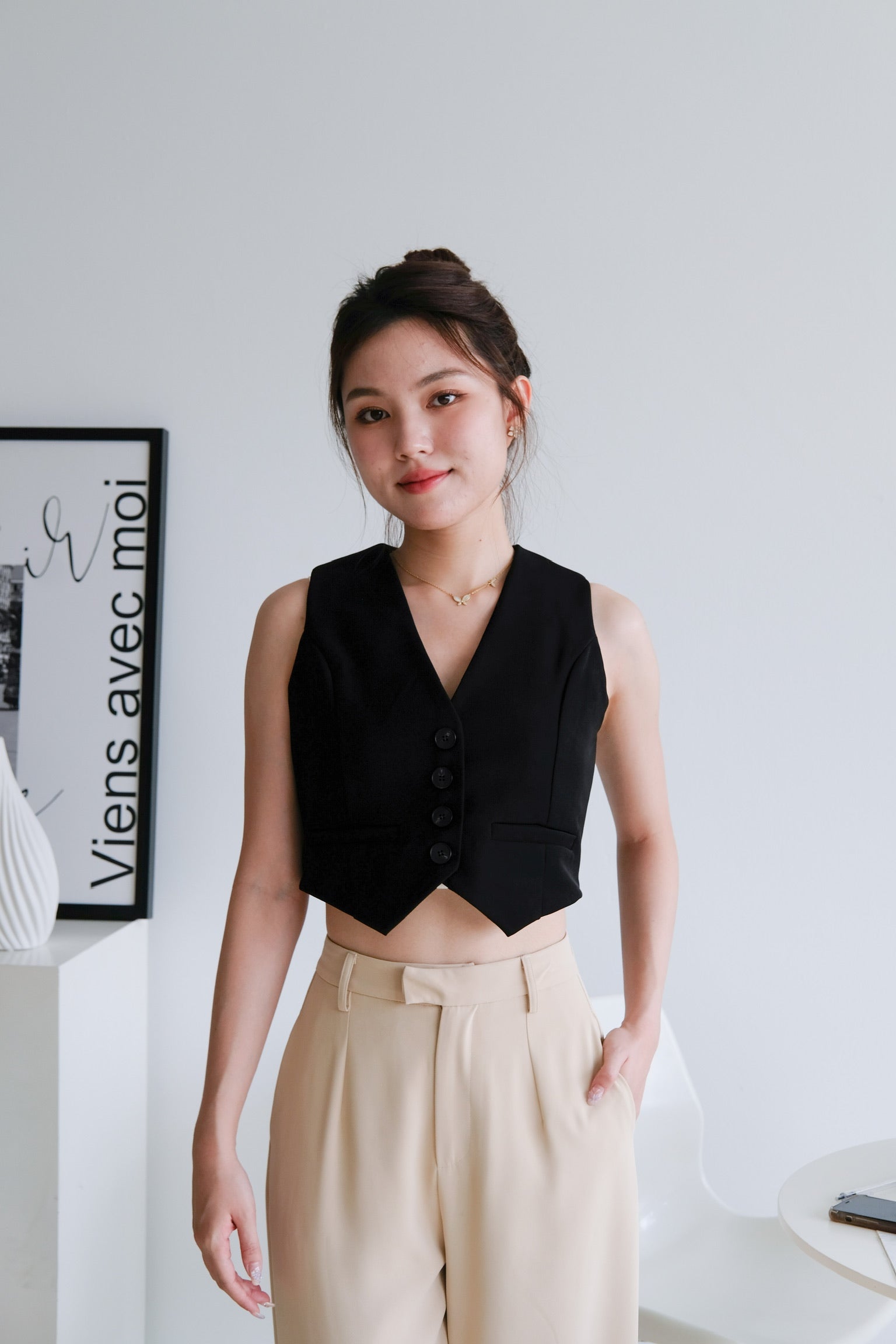 Michie Cropped Vest (Black)