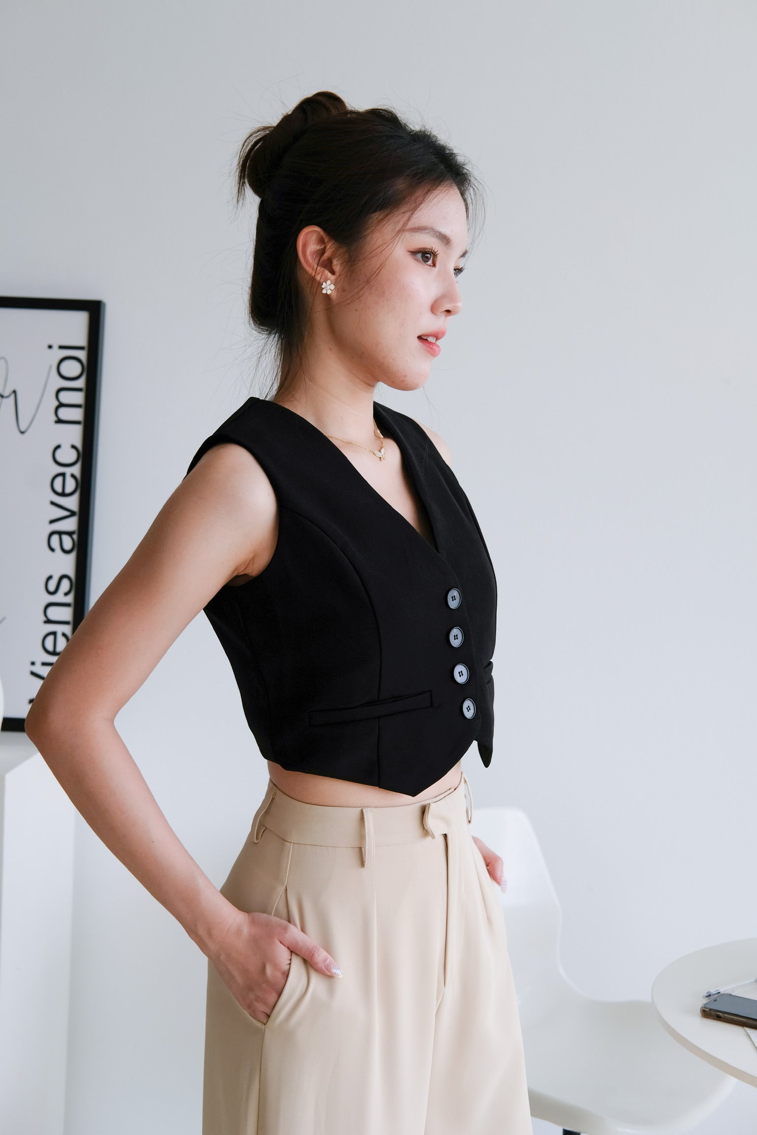 Michie Cropped Vest (Black)