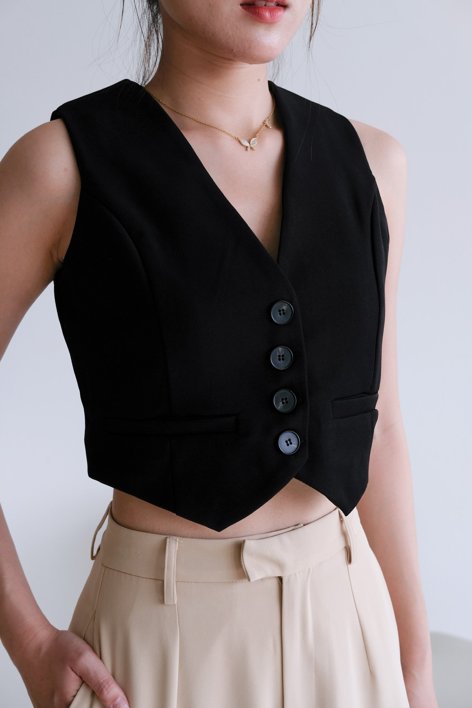 Michie Cropped Vest (Black)