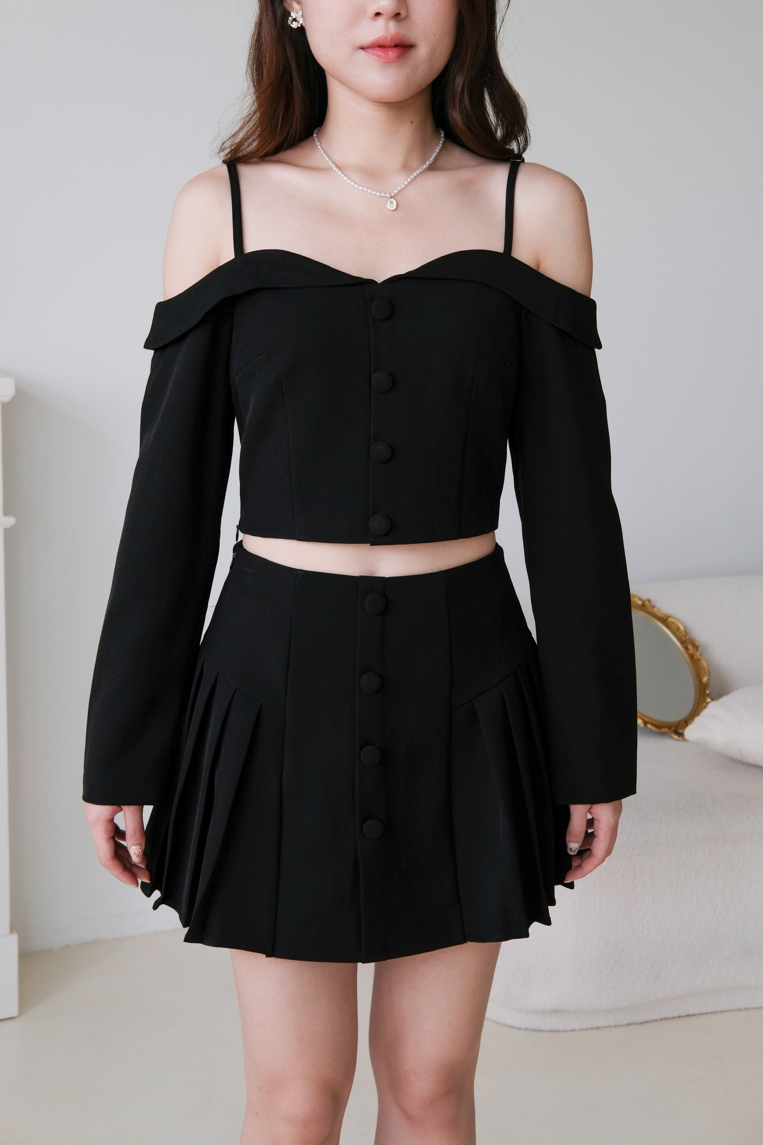 Dorothy Cold Shoulder Pleated Set (Black)