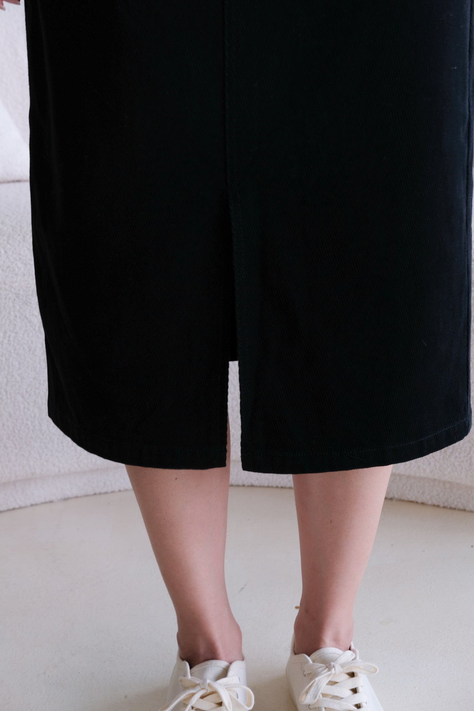 Rhea Belt Column Midi Skirt (Black)