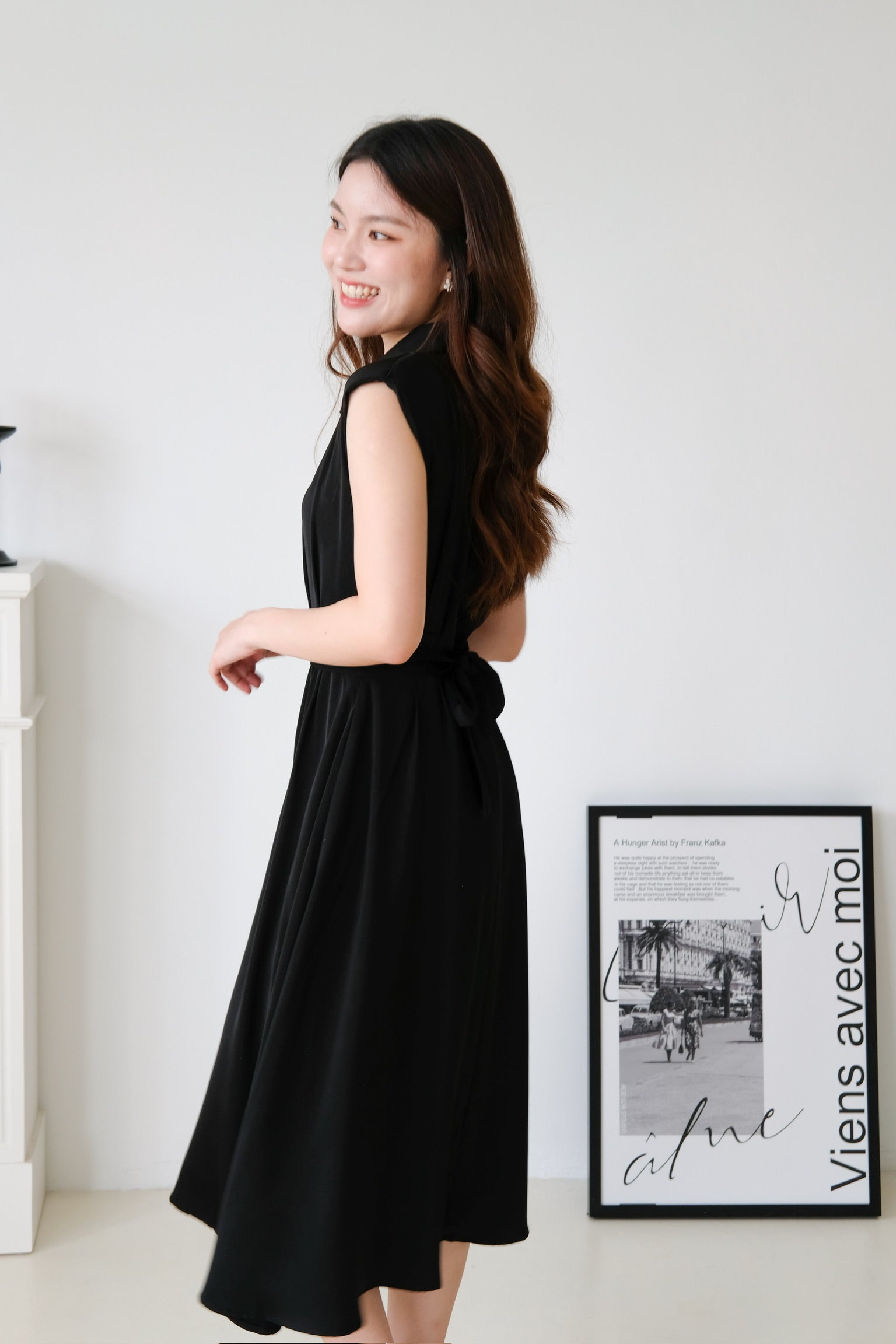 Reina Collared Midaxi Dress (Black)