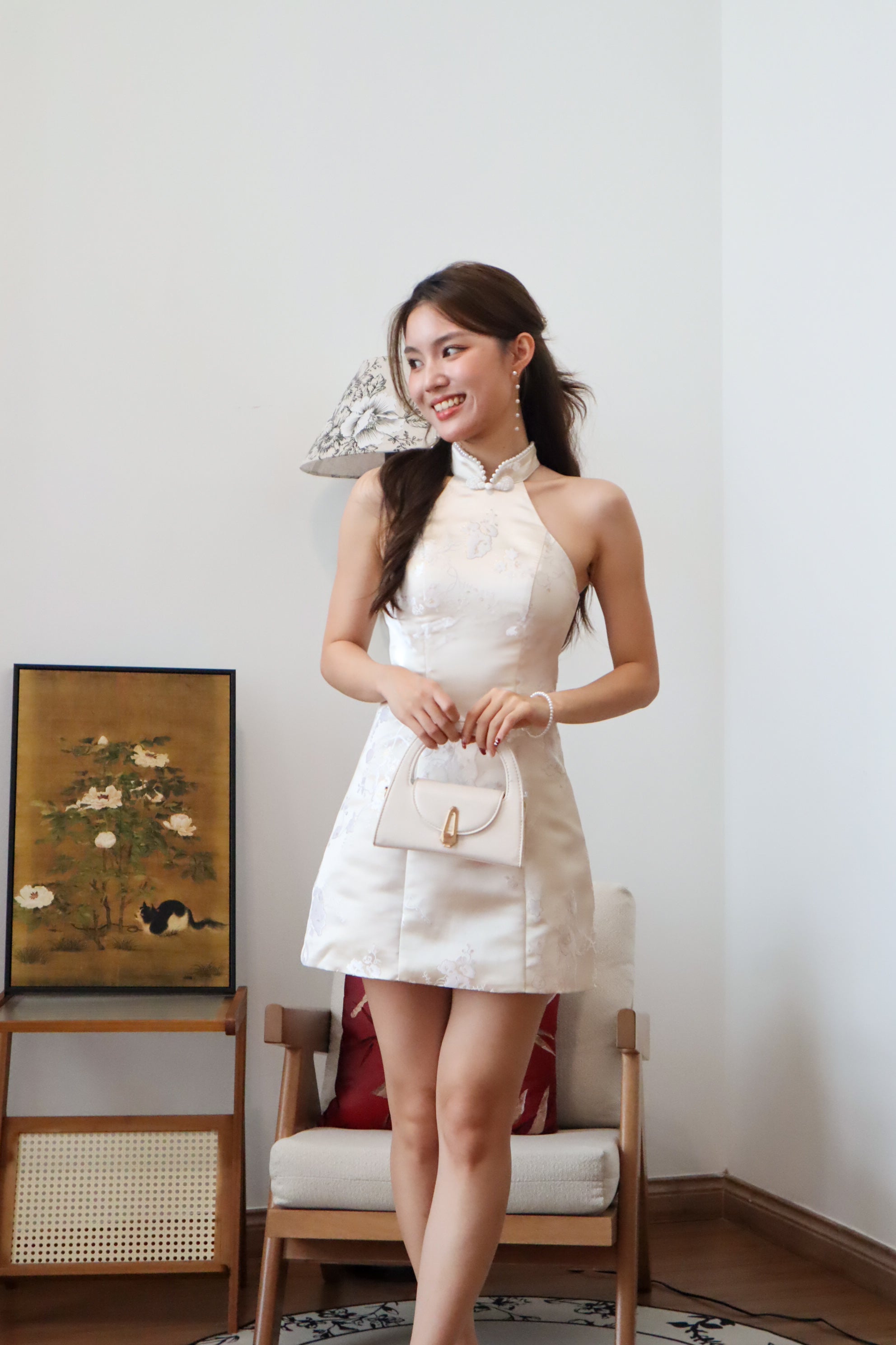 粉黛流光 Ethereal Blossom Mini Pearl Halter Cheongsam (Champagne Cream)