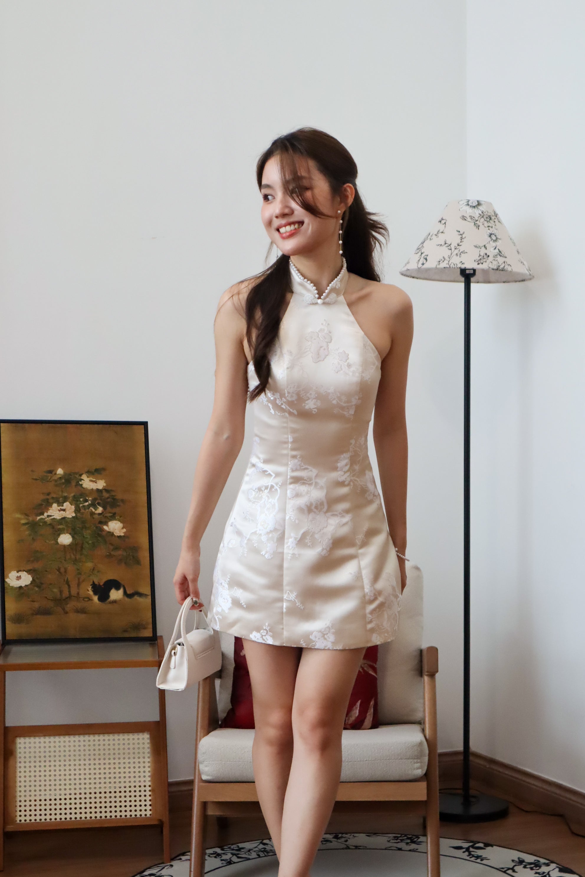 粉黛流光 Ethereal Blossom Mini Pearl Halter Cheongsam (Champagne Cream)