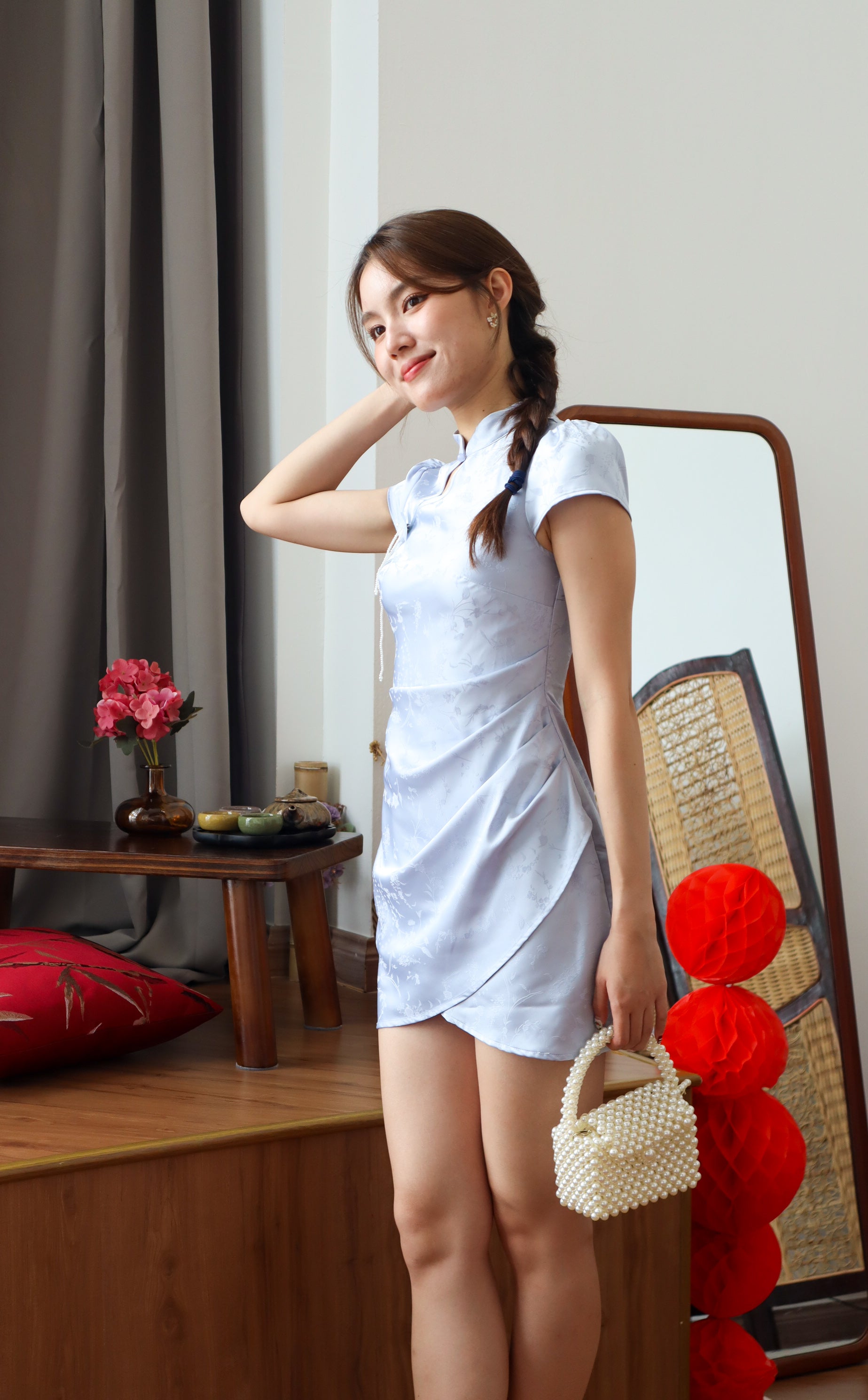 玉兰 Yulan Sleeved Satin Cheongsam (Baby Blue)