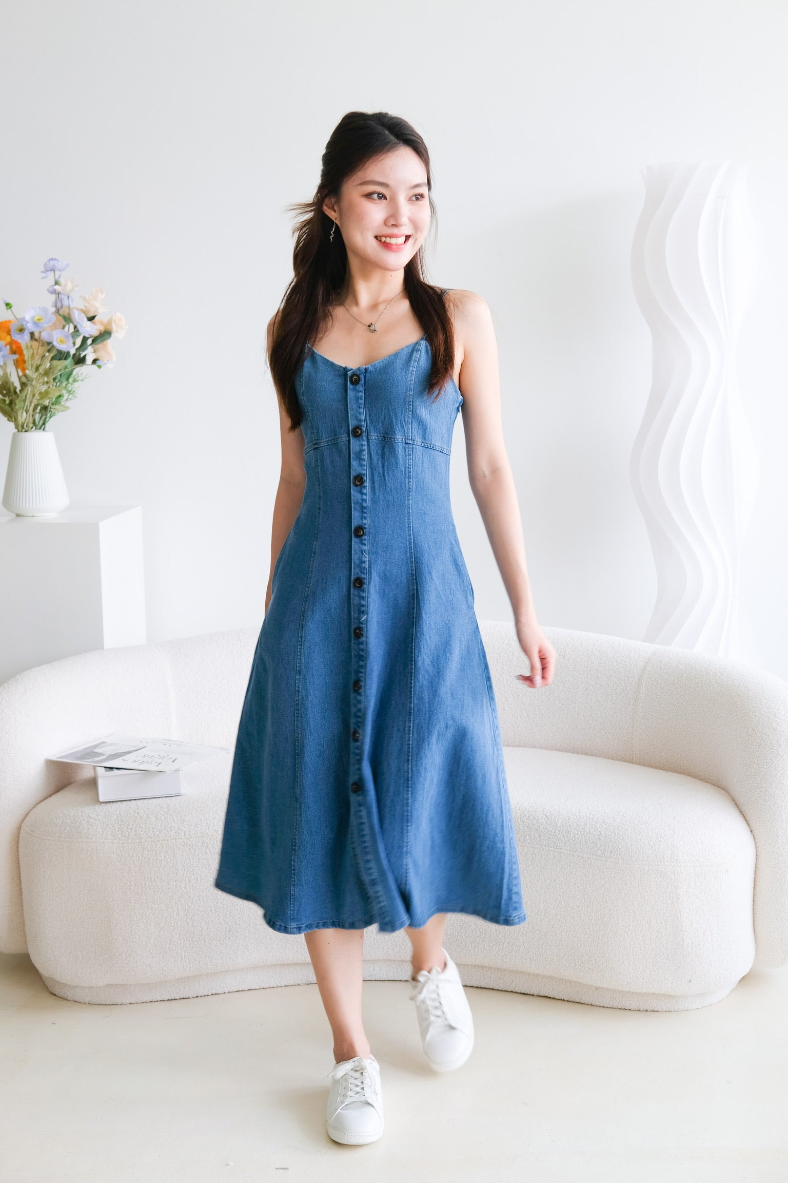 Alyssa Buttoned Denim Dress (Light Blue)